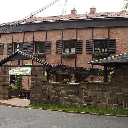 Penzion A Restaurace U Mamy Hotel Frydek-Mistek Ngoại thất bức ảnh