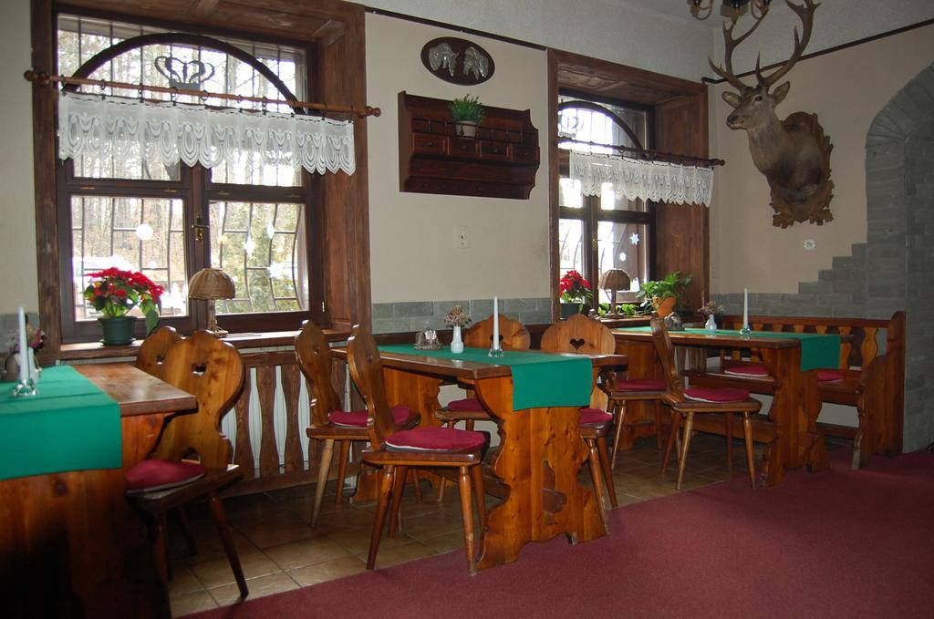 Penzion A Restaurace U Mamy Hotel Frydek-Mistek Ngoại thất bức ảnh