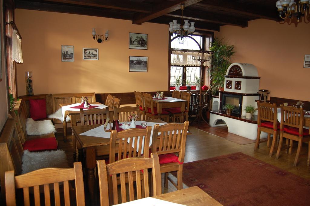 Penzion A Restaurace U Mamy Hotel Frydek-Mistek Ngoại thất bức ảnh