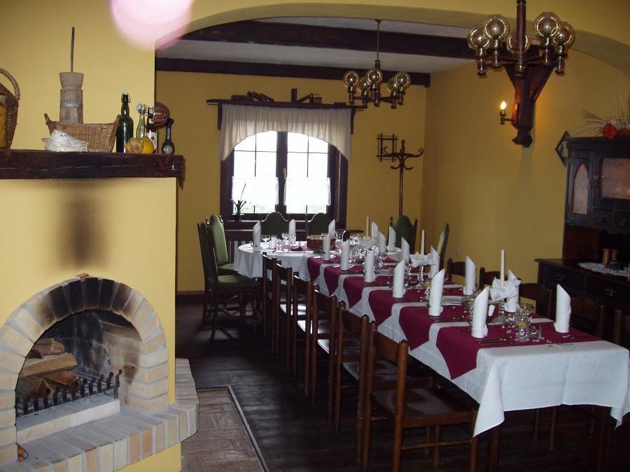 Penzion A Restaurace U Mamy Hotel Frydek-Mistek Ngoại thất bức ảnh