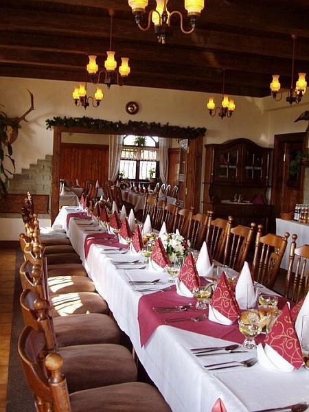 Penzion A Restaurace U Mamy Hotel Frydek-Mistek Ngoại thất bức ảnh
